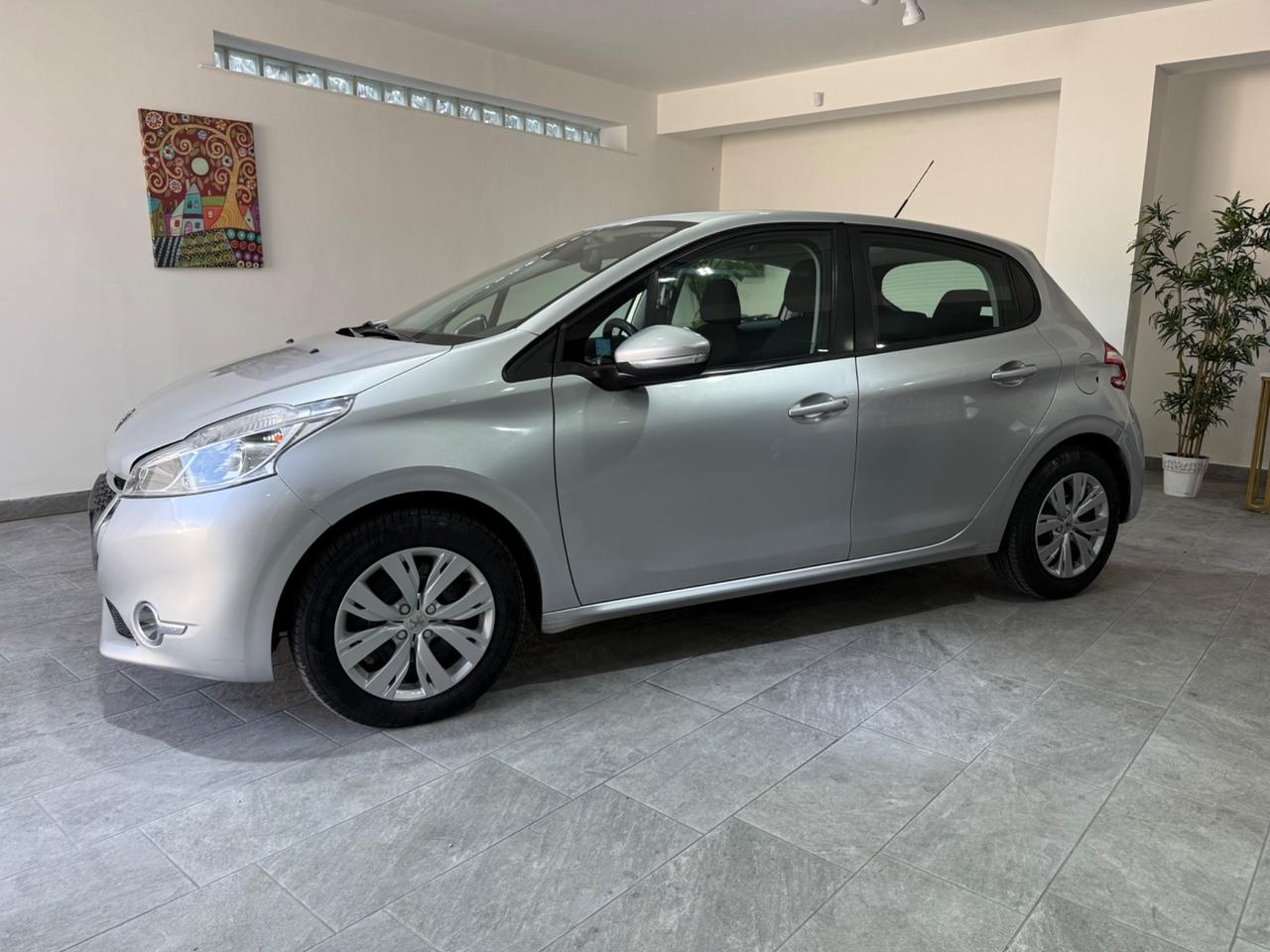 Peugeot 208 1.4 HDi 68 CV 5 porte Allure