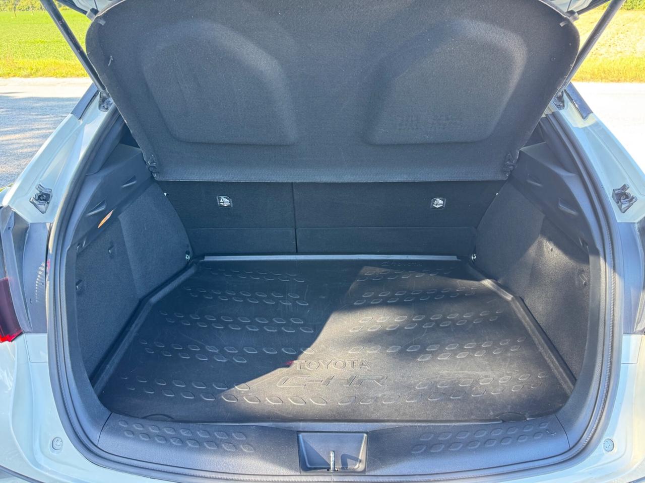 Toyota C-HR 2.0 Hybrid E-CVT Style