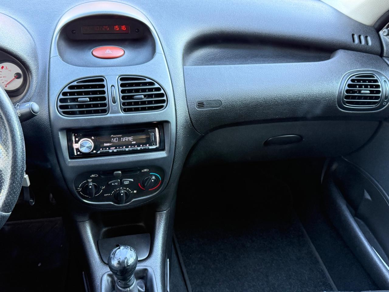 Peugeot 206 1.1 3p. XT