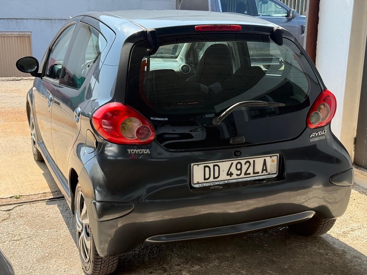 Toyota Aygo 1.0 12V VVT-i 5 porte Sol