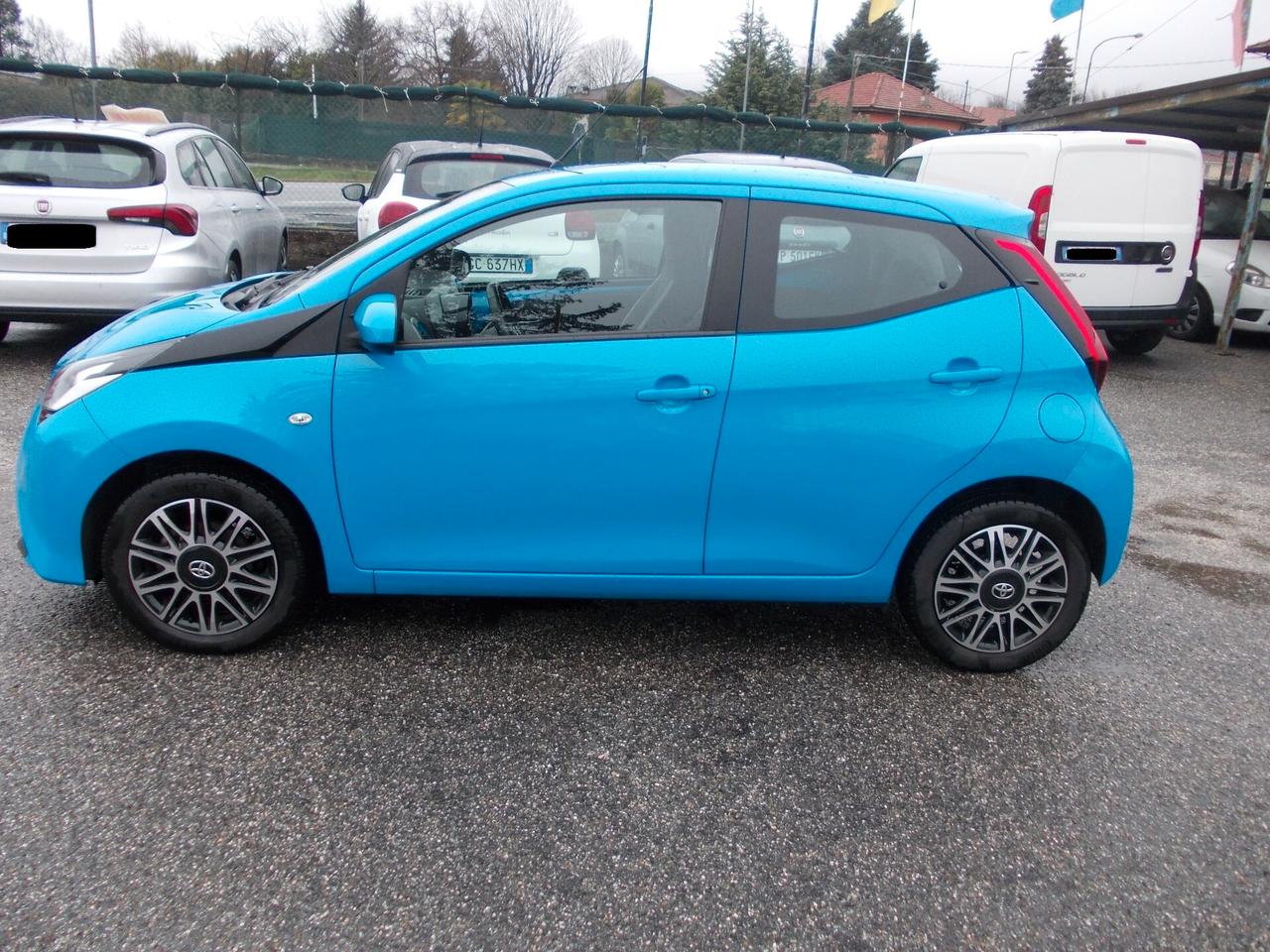 Aygo Connect 1.0- 5p. x-play-km26241