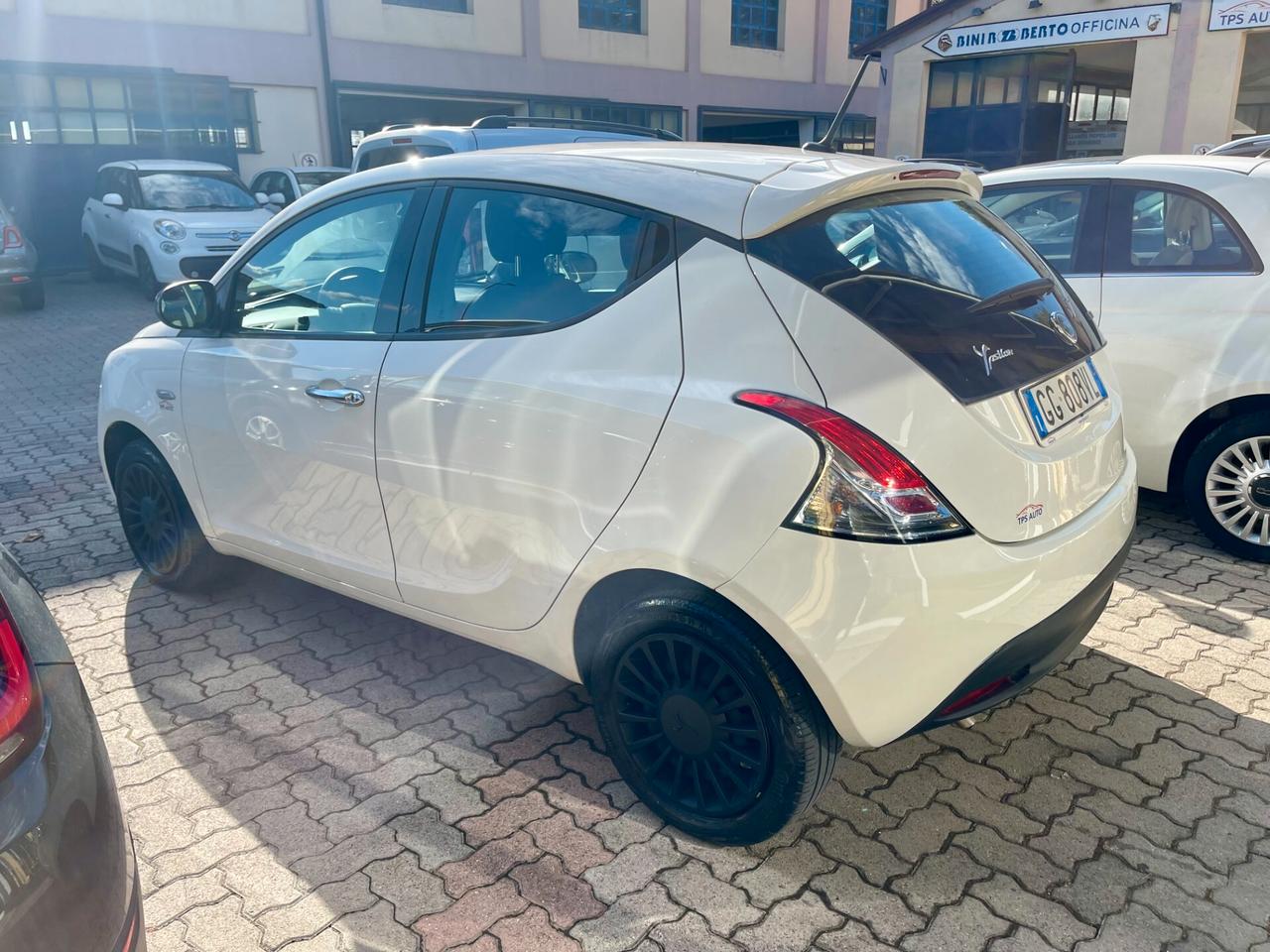 Lancia Ypsilon 1.0 FireFly 5 porte S&S Hybrid Silver