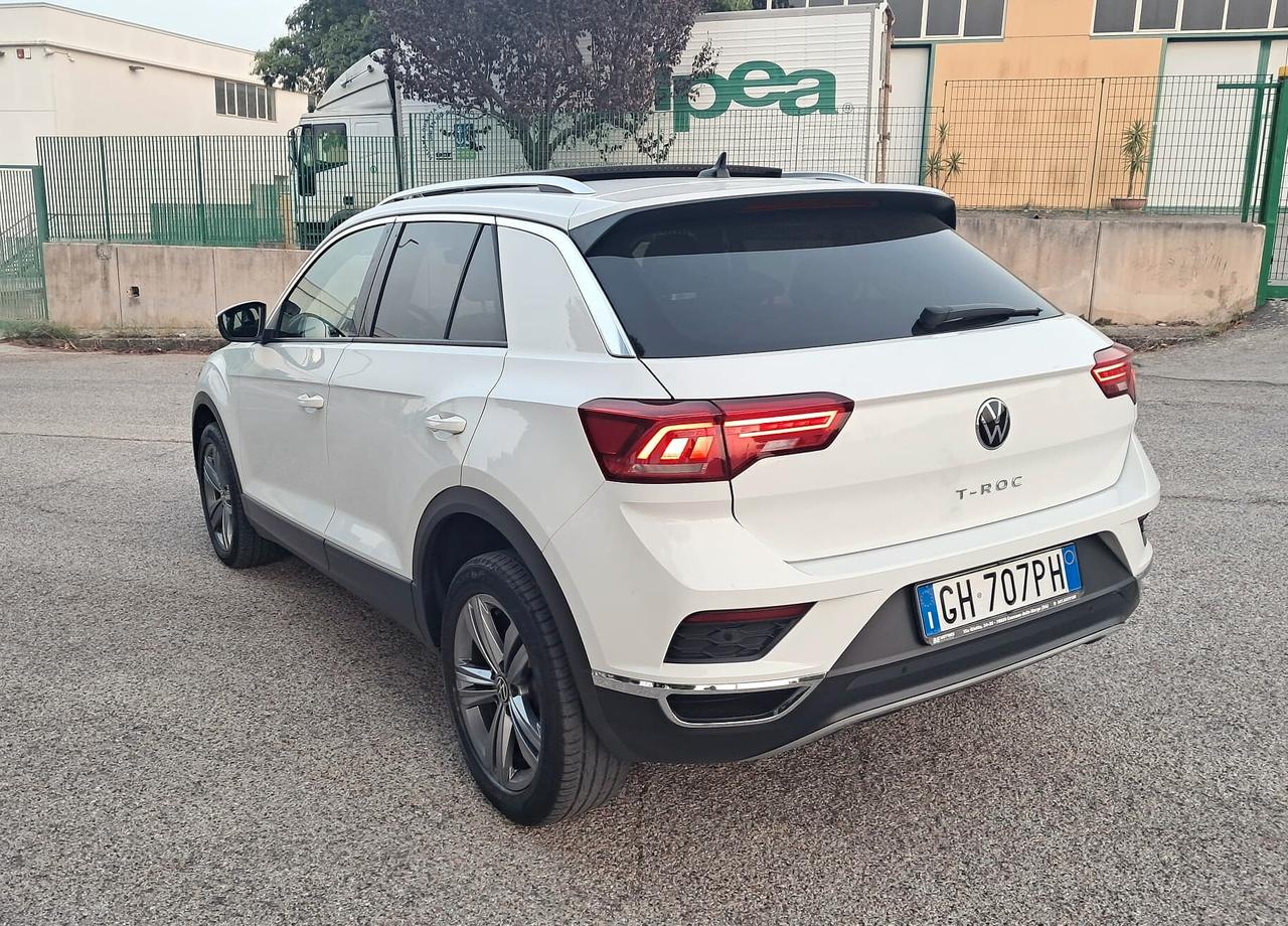 Volkswagen T-Roc 2.0 TDI SCR 150 CV DSG Business BlueMotion Technology con tetto panoramico (IVA Esp)