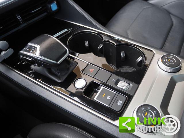 VOLKSWAGEN Touareg 3.0 V6 TDI 286 CV R-LINE