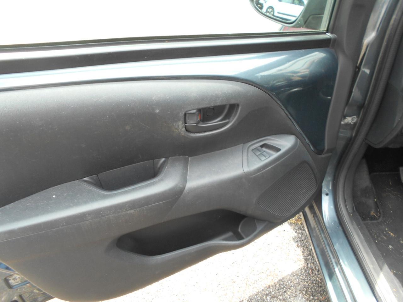 Toyota Aygo 1.0 5 porte Lounge Connect euro 5 neo patentati