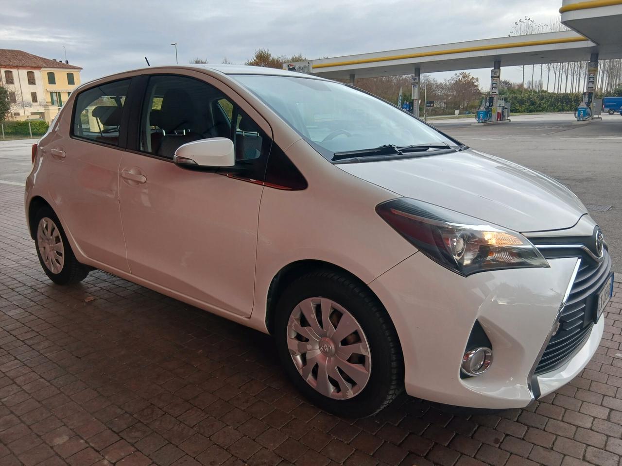Toyota Yaris 1.0 5 porte Active Unico prop tua a € 185 mese
