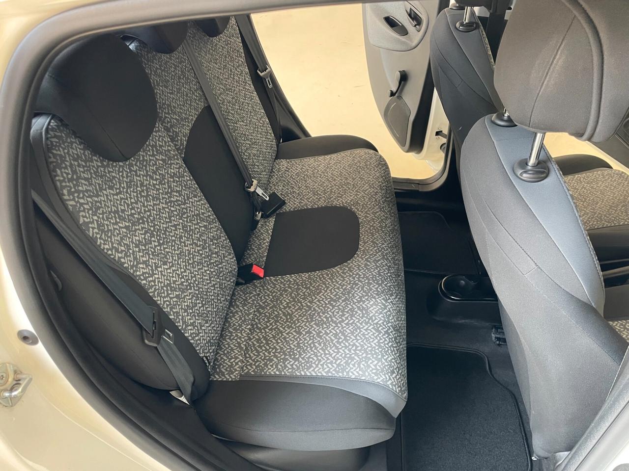 Lancia Ypsilon 1.0 FireFly 5 porte S&S Hybrid Silver