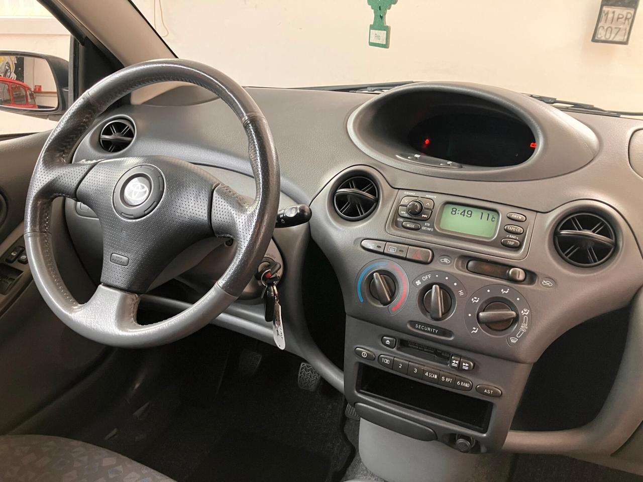 Toyota Yaris 1.3i 16V NEOPATENTATI