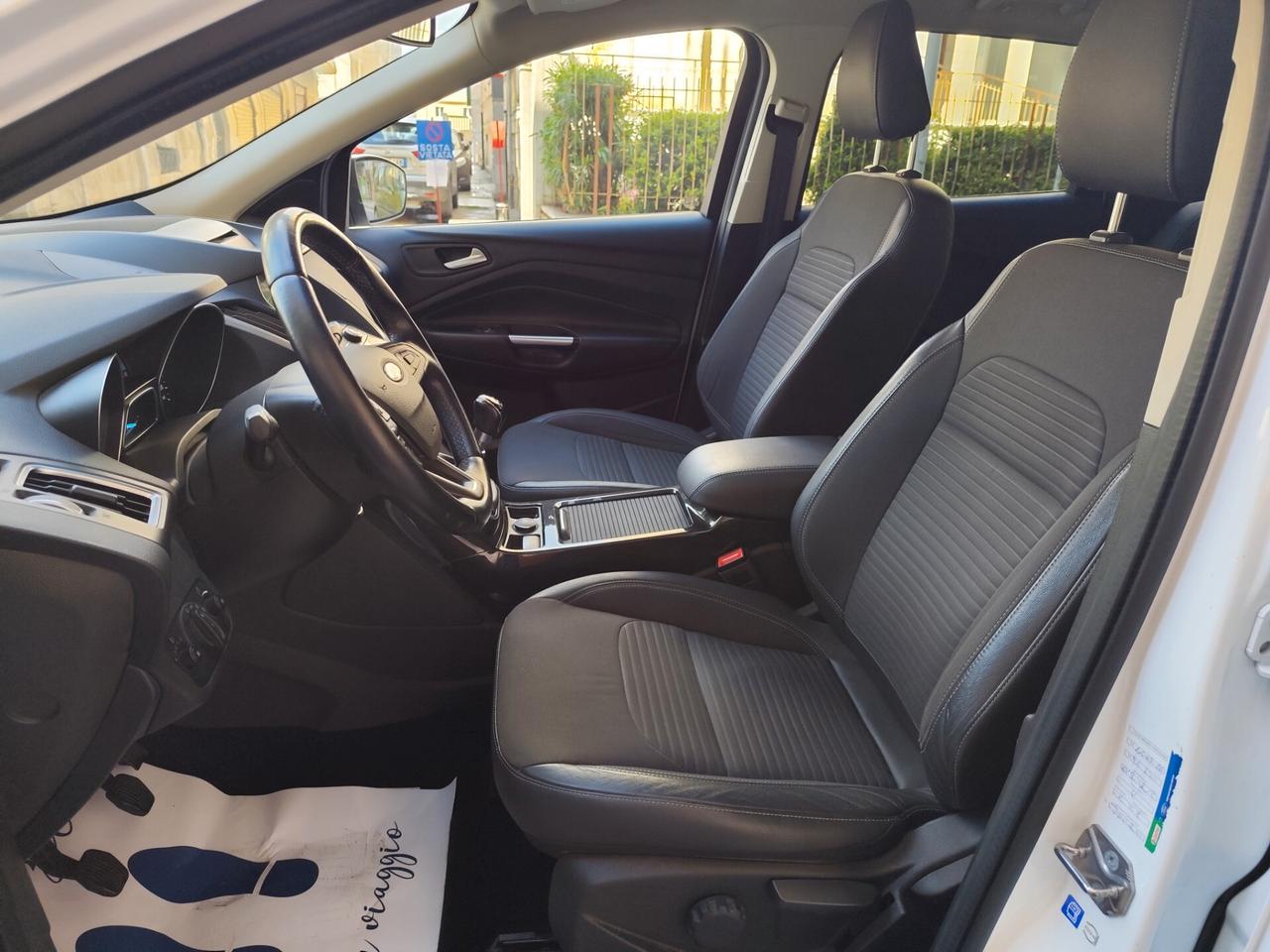 Ford Kuga 1.5 TDCI 120CV 2WD Titanium