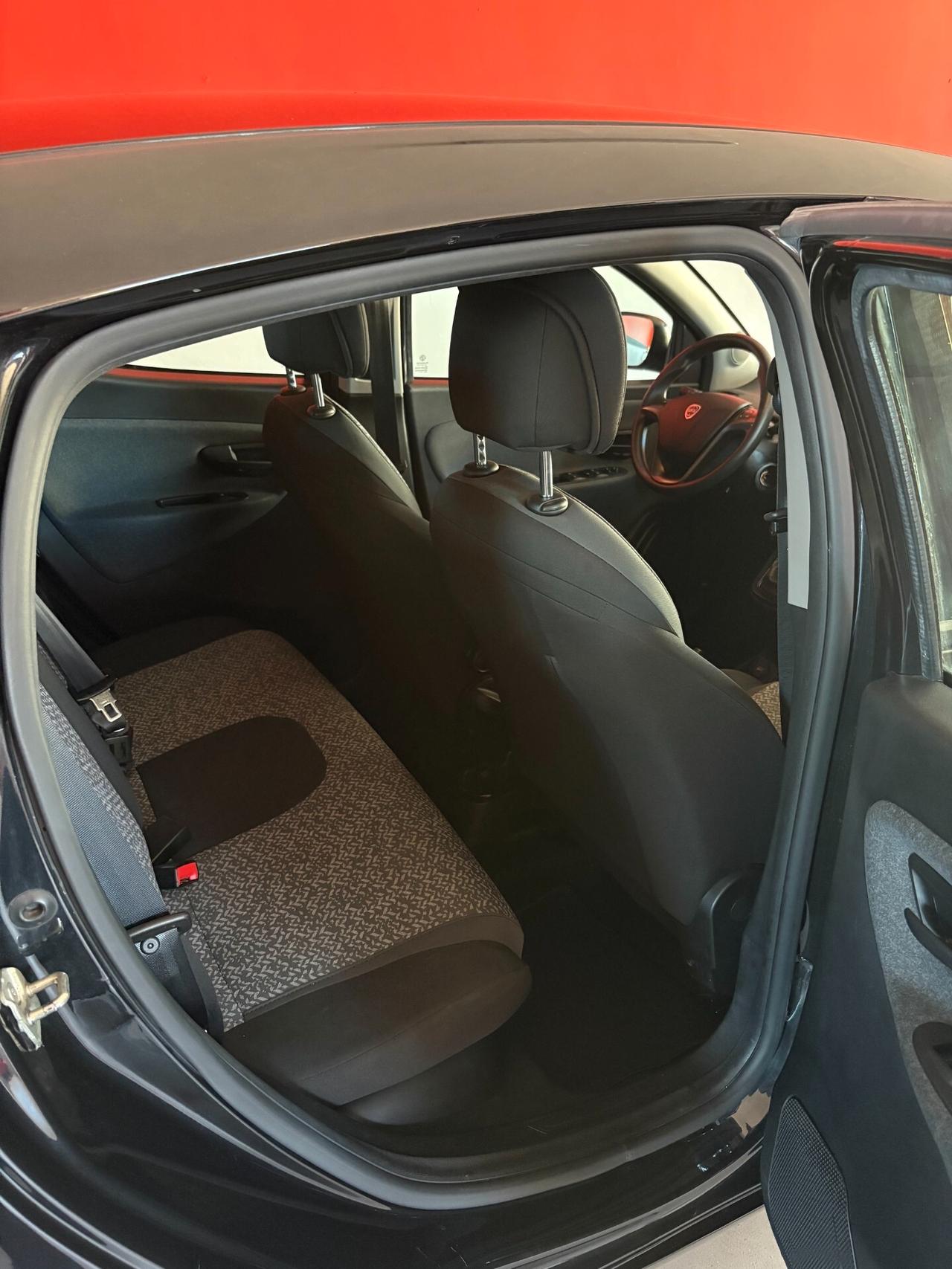 Lancia Ypsilon 1.0 FireFly 5 porte S&S Hybrid Ecochic Silver