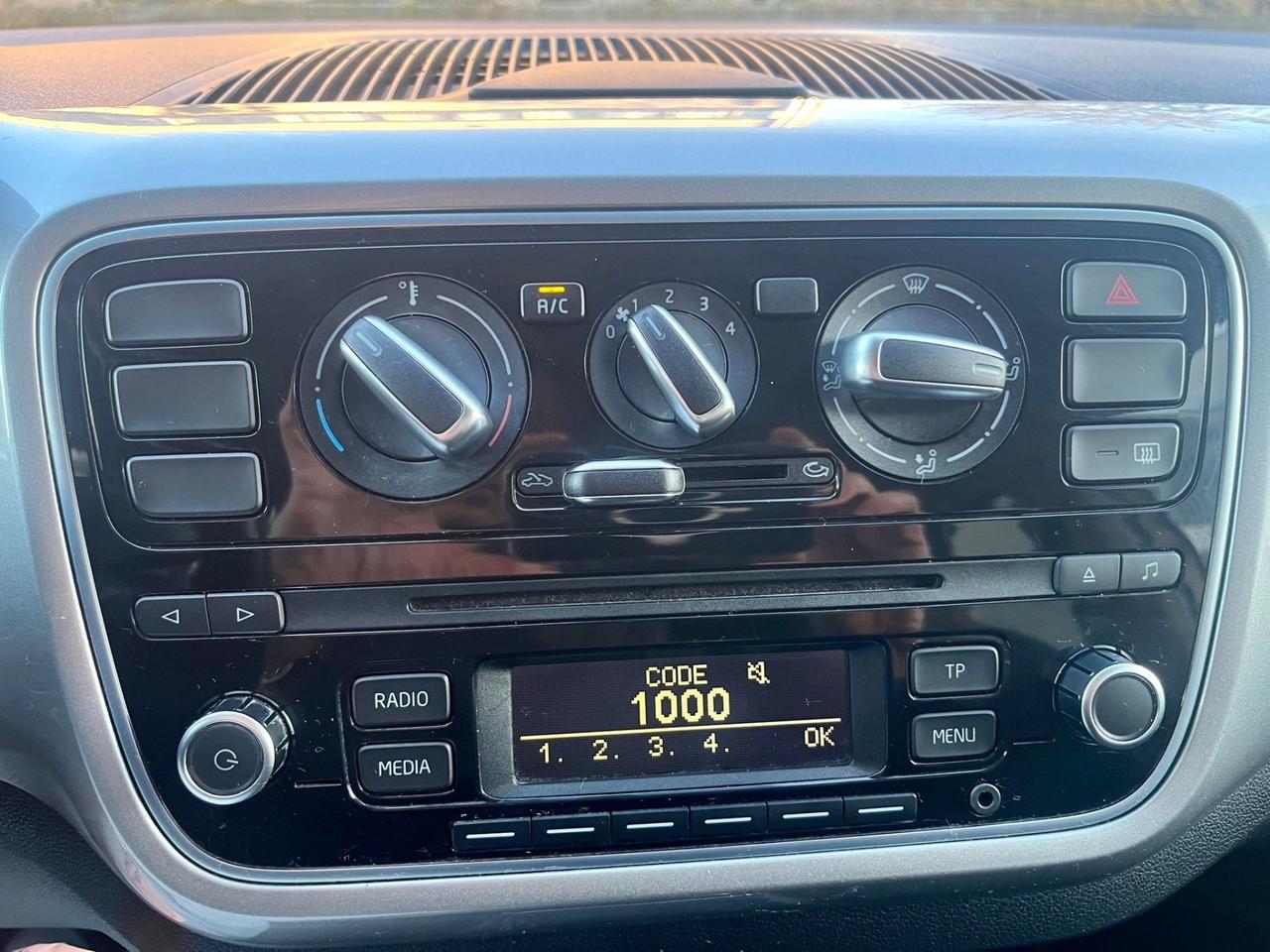 VW Up 1.0benz 2013 153.000km cambio automatico perfetta