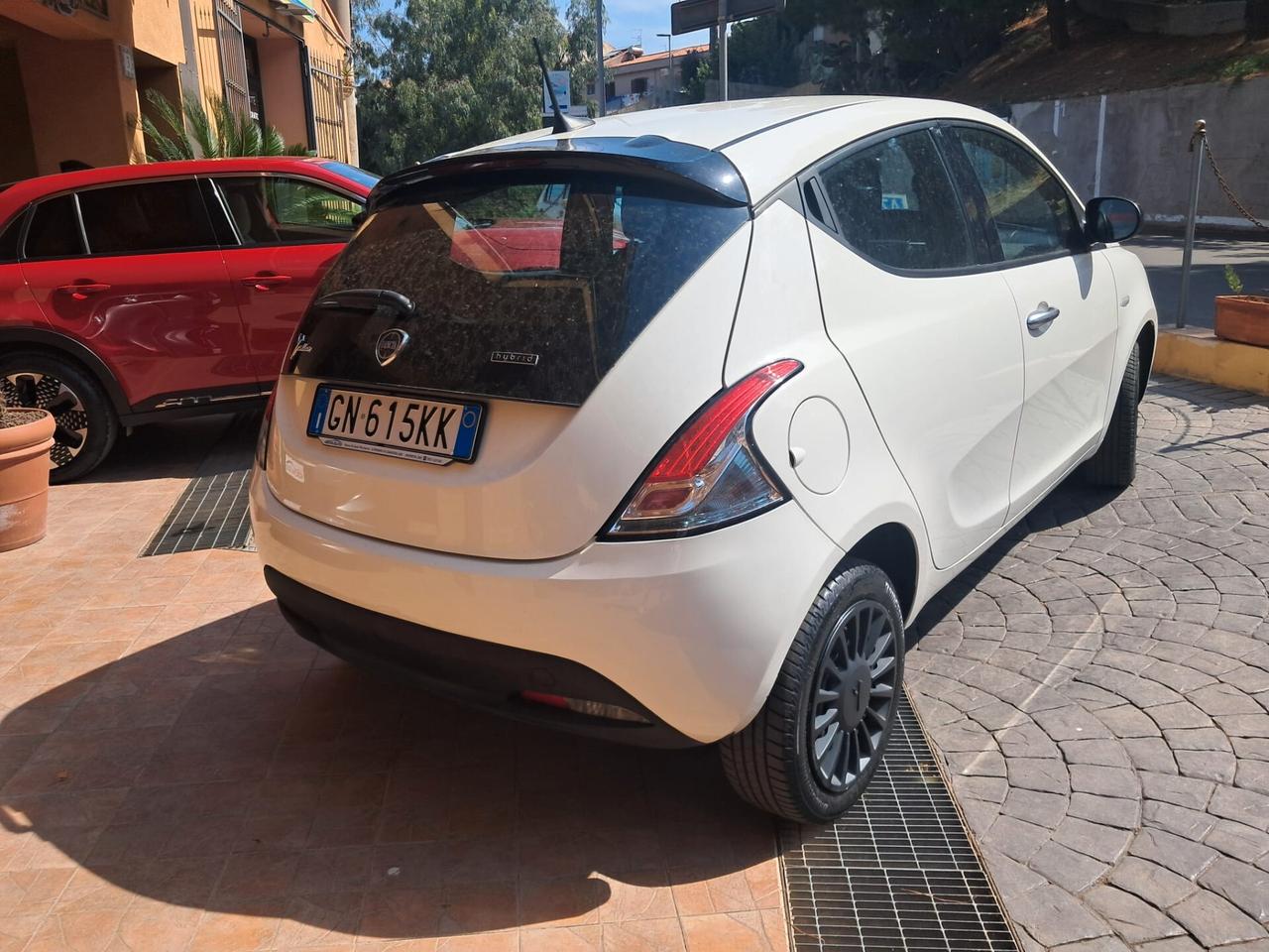 Lancia Ypsilon 1.0 FireFly 5 porte S&S Hybrid Silver