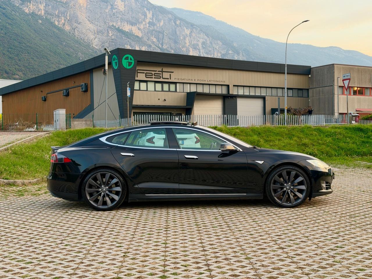 Tesla Model S P85 ,,RICARICA SC01 GRATIS A VITA”