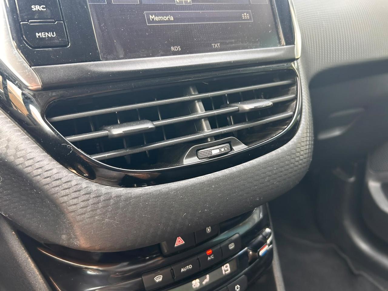 Peugeot 208 PureTech 82 5 porte Allure
