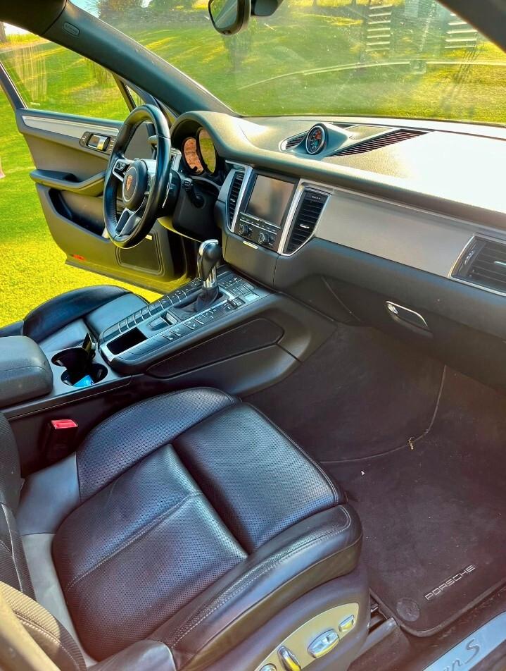 Porsche Macan S