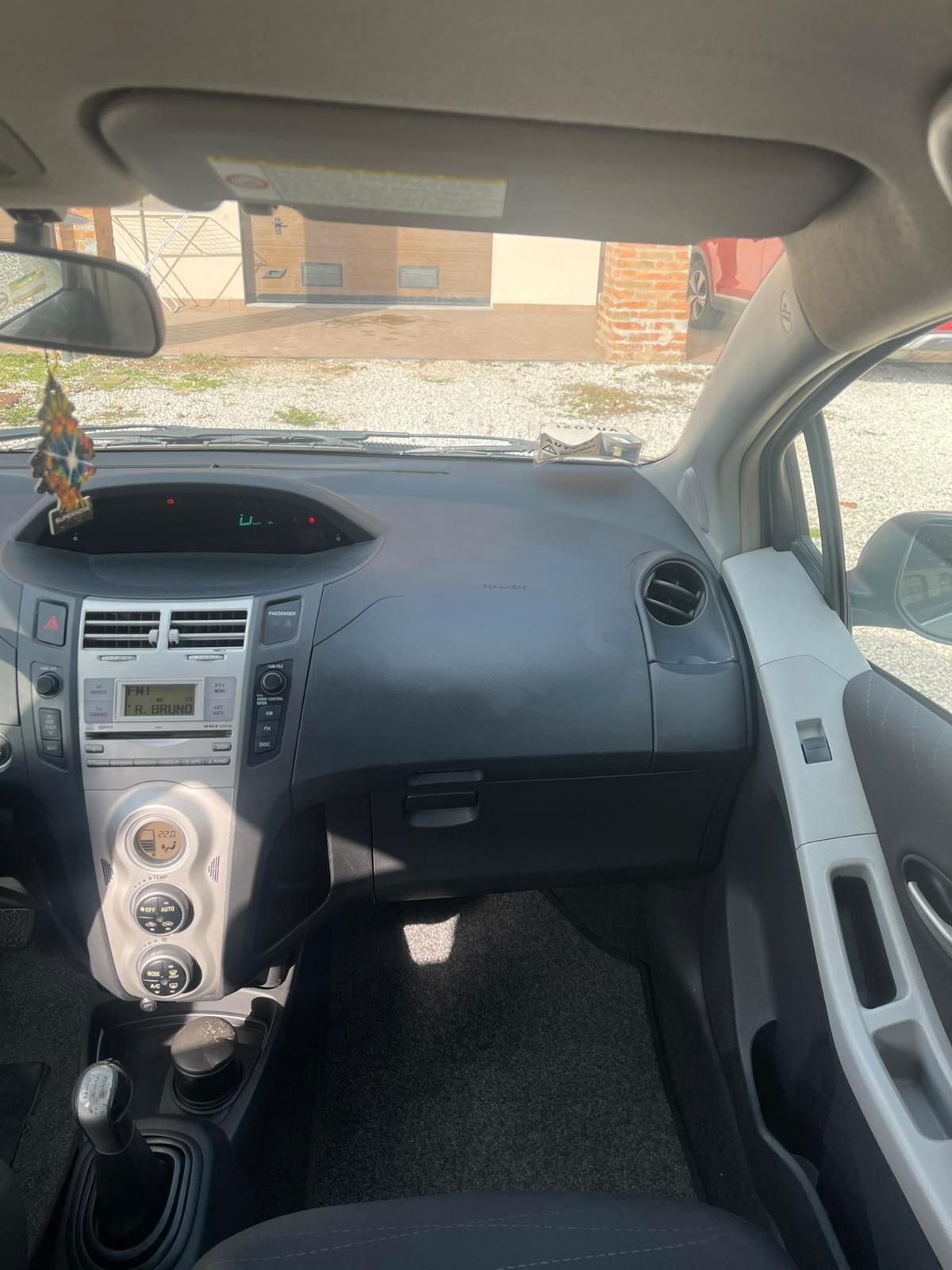 Toyota Yaris 1.0 3 porte Sol