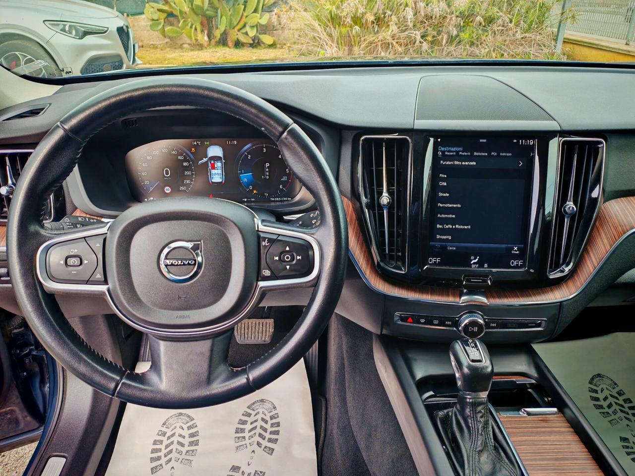 Volvo XC60D4 2.0 190cv pelle navig cam 2020