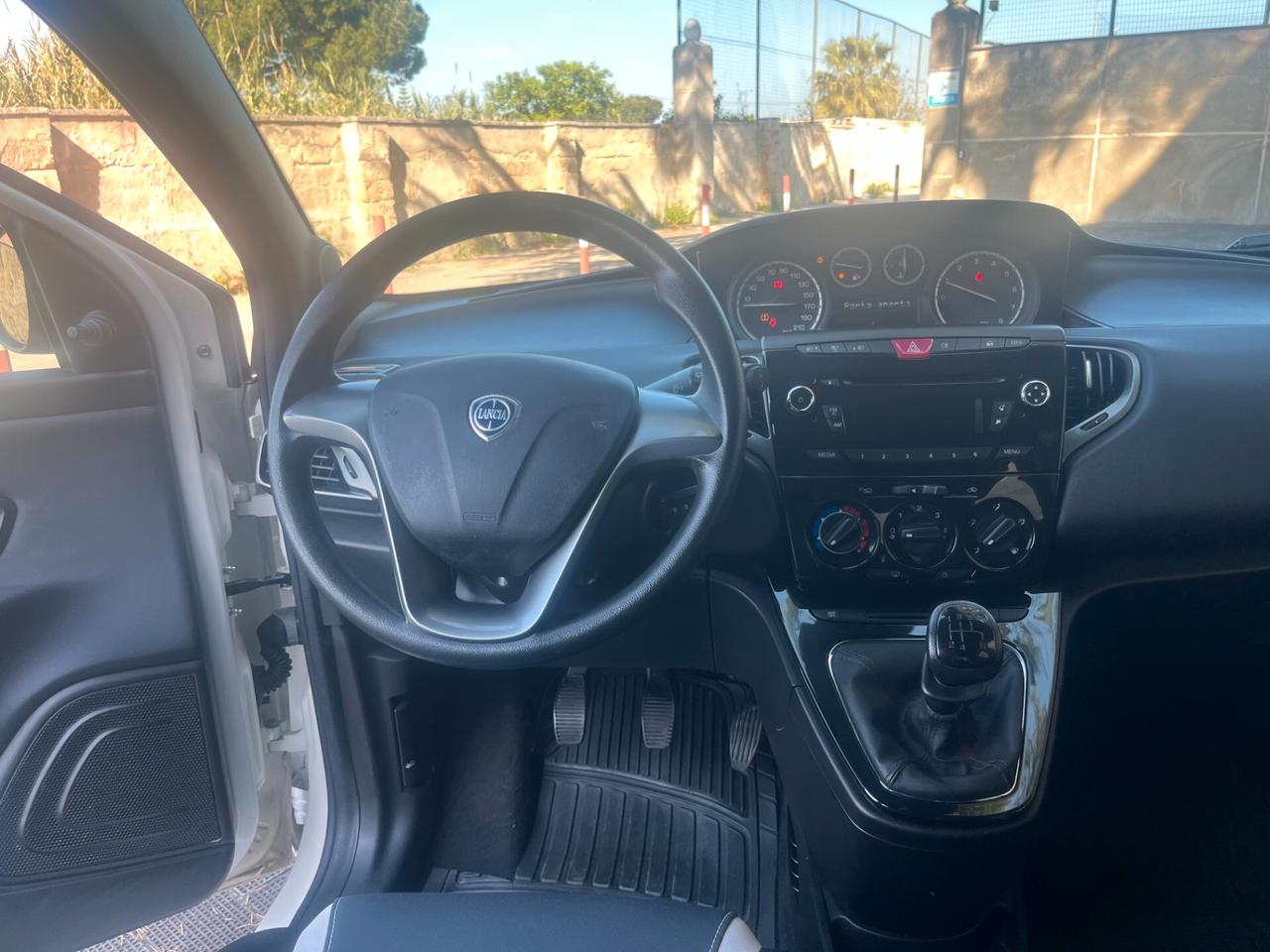 Lancia Ypsilon 1.2 69 CV 5 porte X NeoPatentati