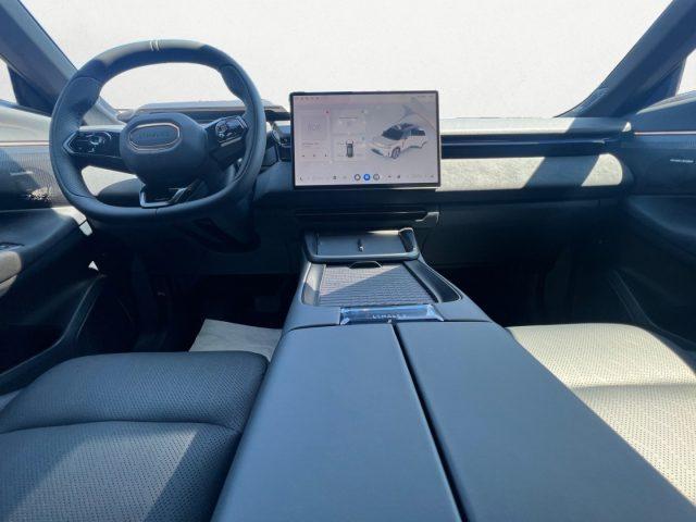LYNK & CO 08 PHEV More