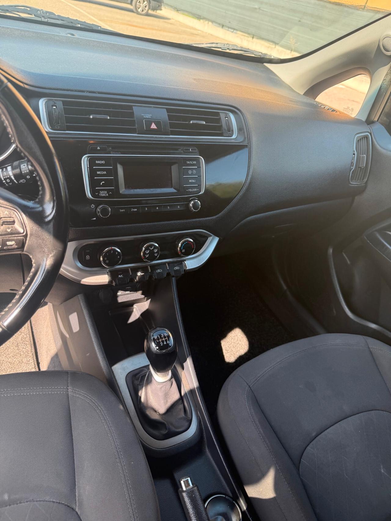 Kia Rio 1.4 crdi - NEOPATENTATI - 12 MESI DI GARANZIA -