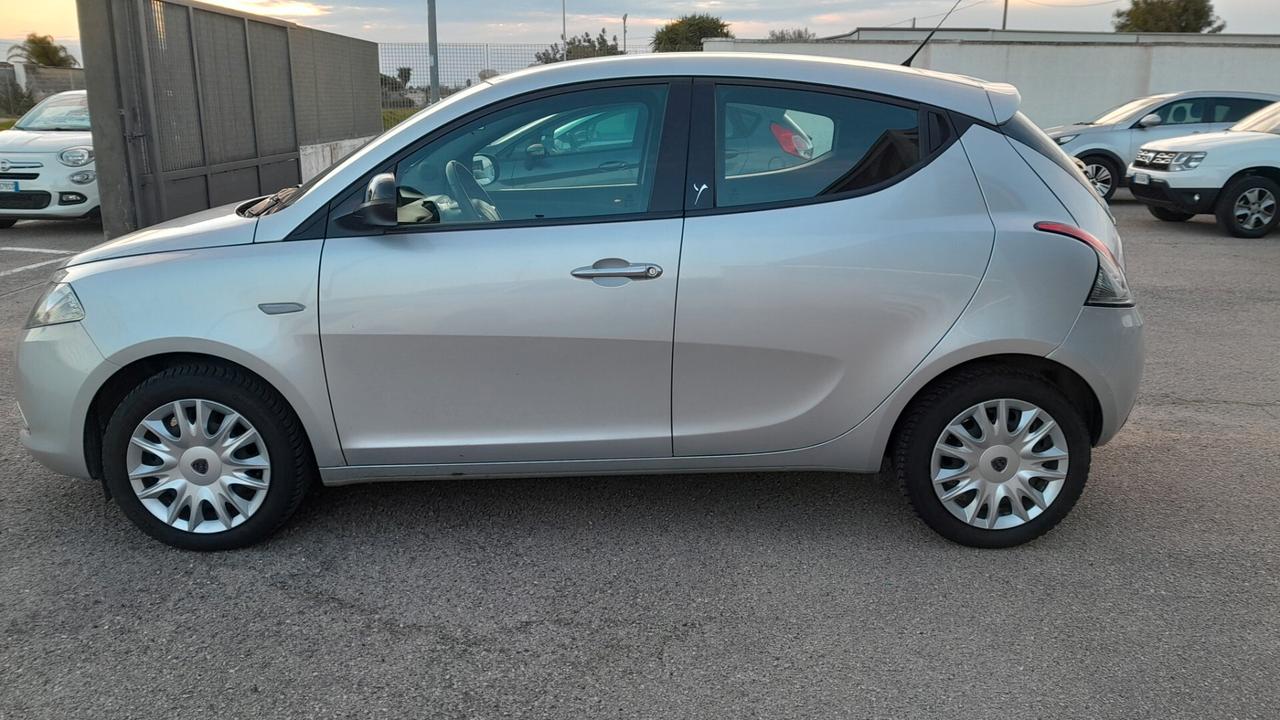 Lancia Ypsilon 1.2 69 CV Unyca