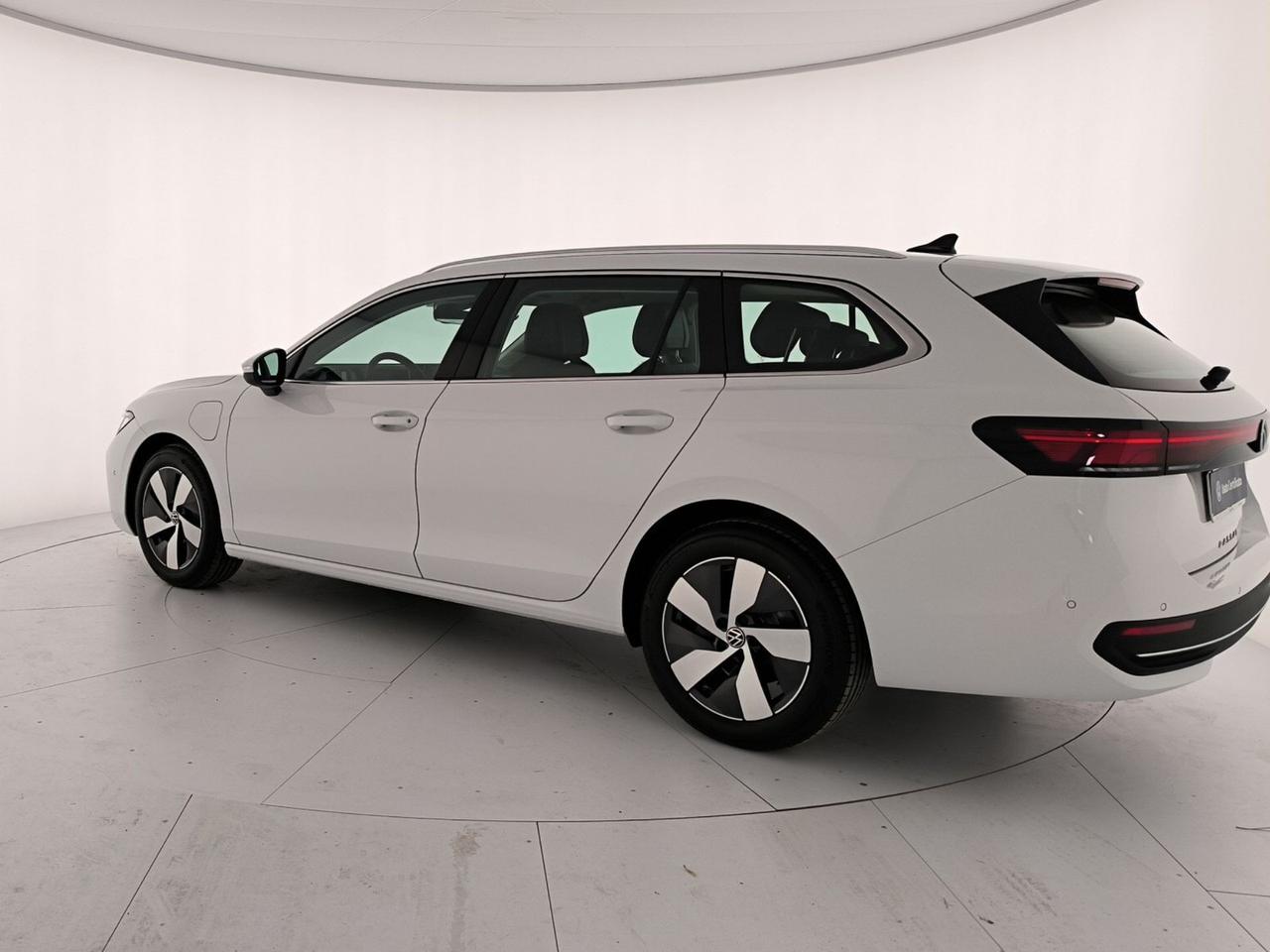 Volkswagen Passat 1.5 tsi ehybrid business 204cv dsg