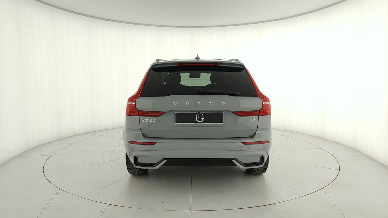 VOLVO XC60 2.0 b4 Plus Dark auto