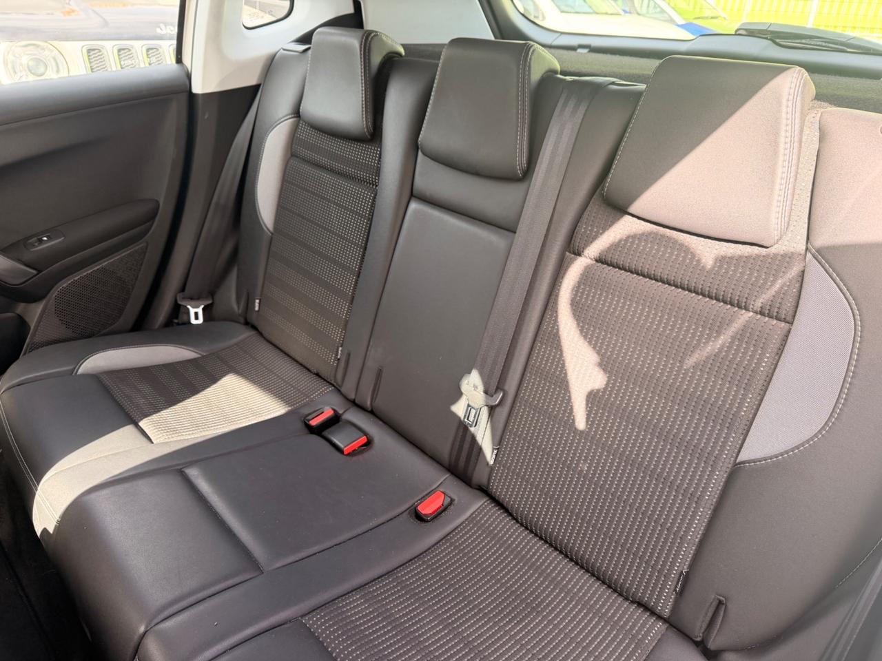 Peugeot 2008 1.6 e-HDi 115 CV Stop&Start Allure