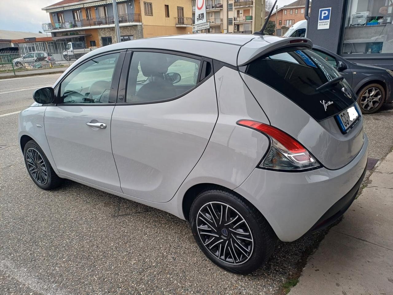 Lancia Ypsilon 1.2 69 CV 5 porte GPL Ecochic Silver