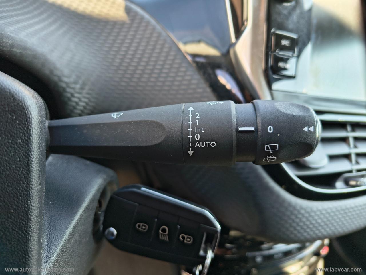 PEUGEOT 208 1.2 82 CV 5p. Allure