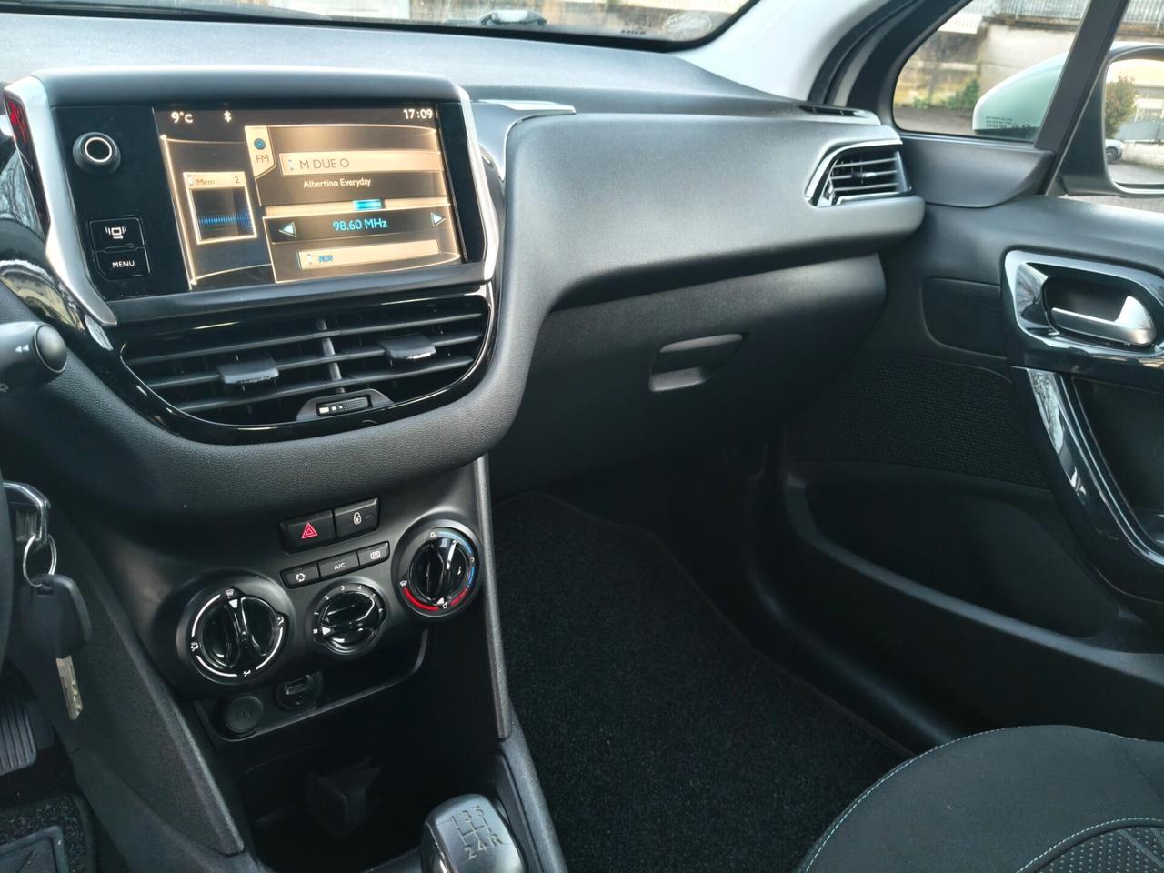 Peugeot 208 1.2 5 porte 2014 SOLO 137.000 KM