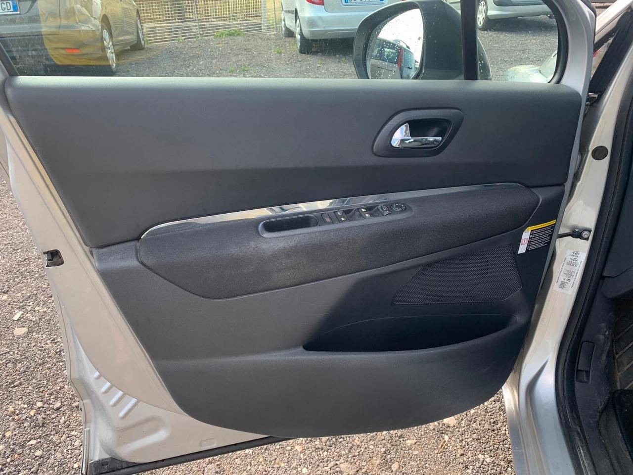 Peugeot 5008 1.6 HDi 112CV Premium