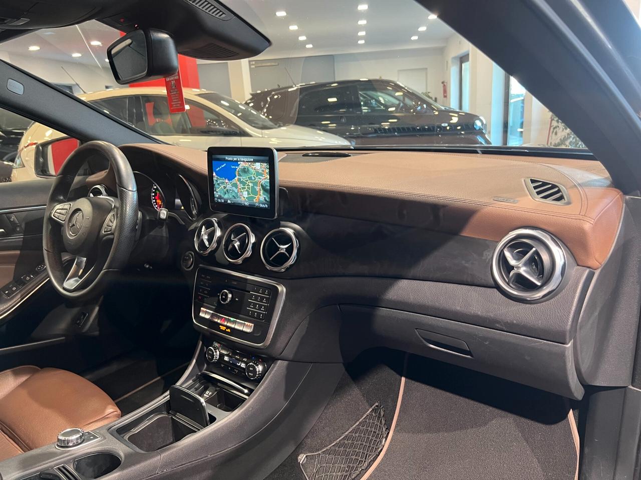 Mercedes-benz GLA 180d Automatic Executive TETTO
