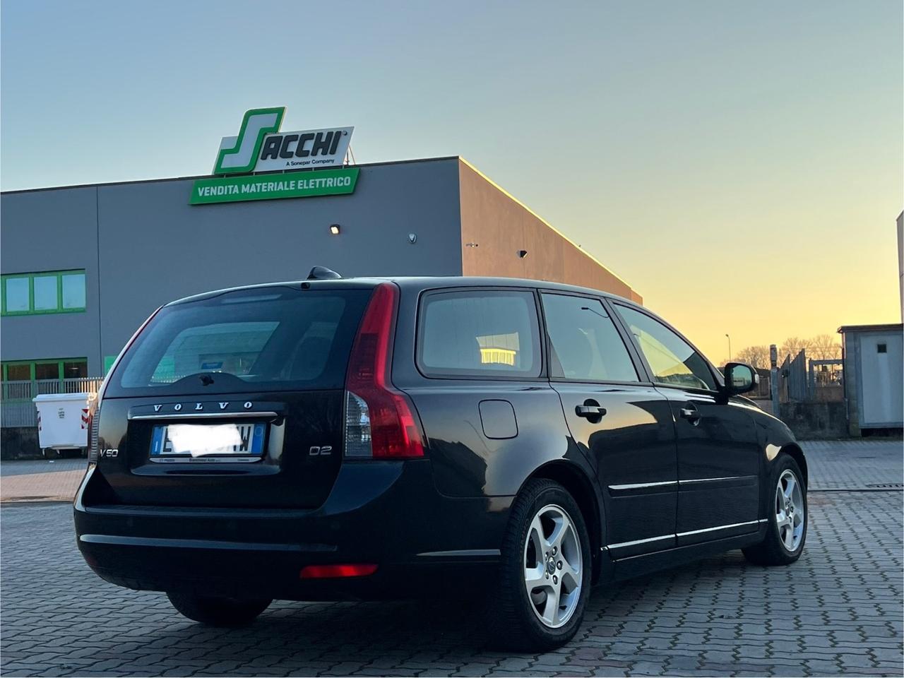 Volvo V50 D2 R-design