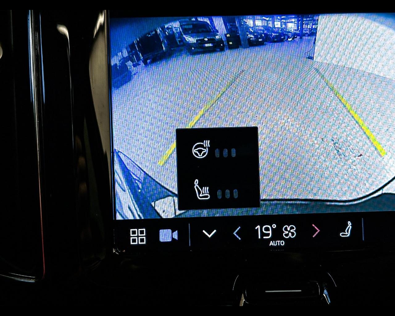 VOLVO XC60 (2017-->) - XC60 T6 Recharge Plug-in Hybrid AWD Inscription