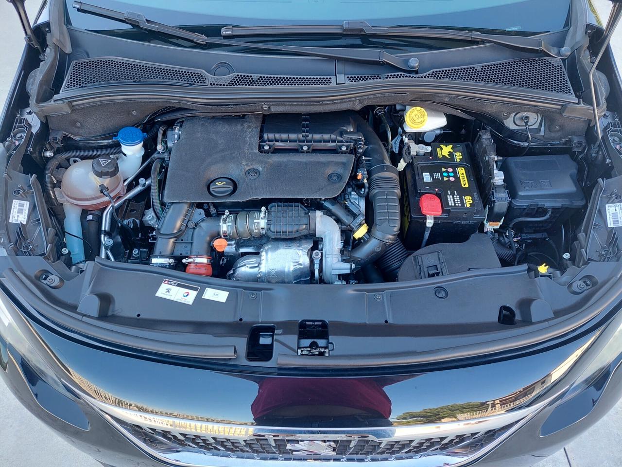 Peugeot 2008 BlueHDi 100 Allure SOLI 96.000KM