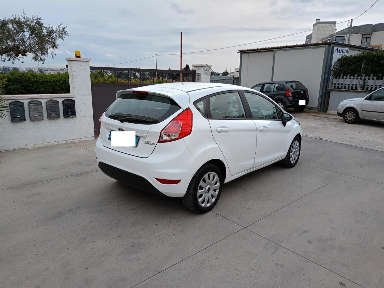 FORD FIESTA 1.400 BENZINA GPL
