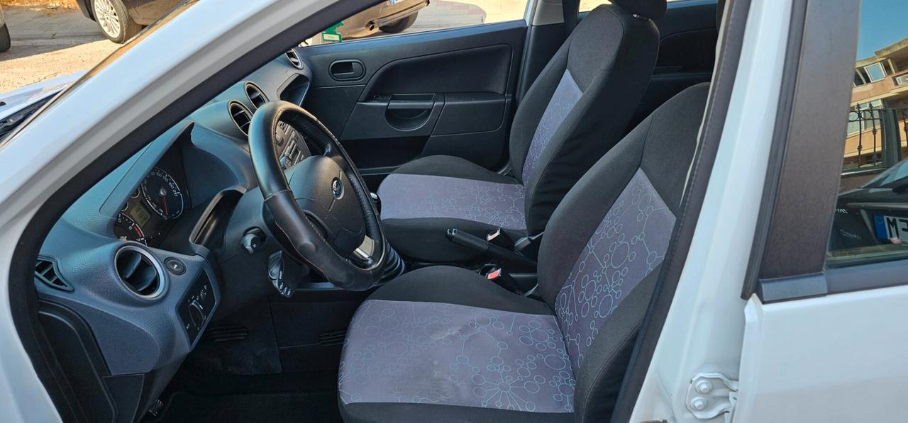 Ford Fiesta 1.2 16V 5p. Ghia