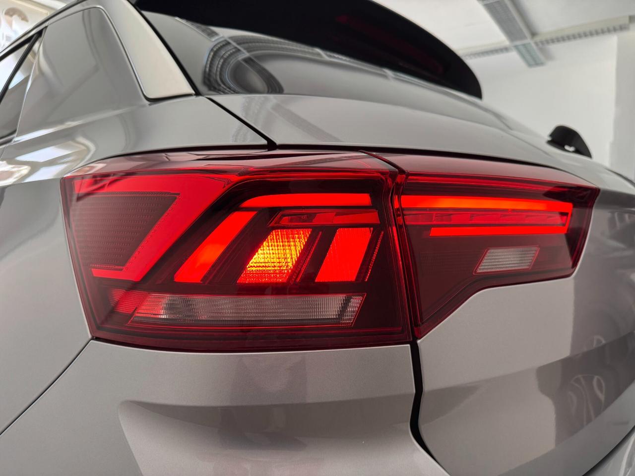 Volkswagen T-Roc R-Line / 1.5 TSI ACT 150cv / DSG / 2023