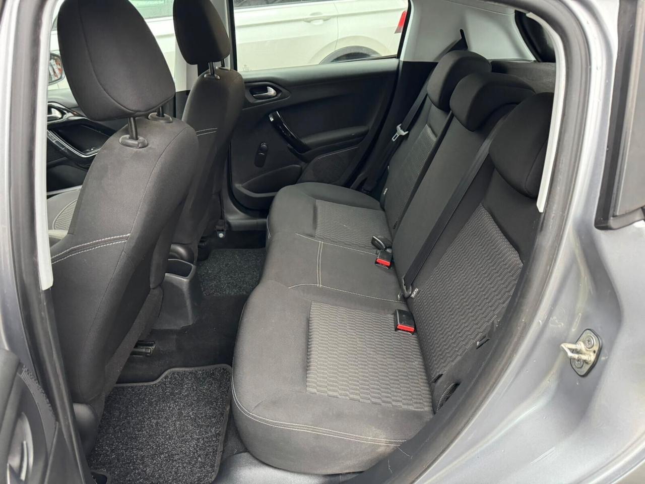 PEUGEOT 208 PureTech 82 5p ALLURE NEOPAT