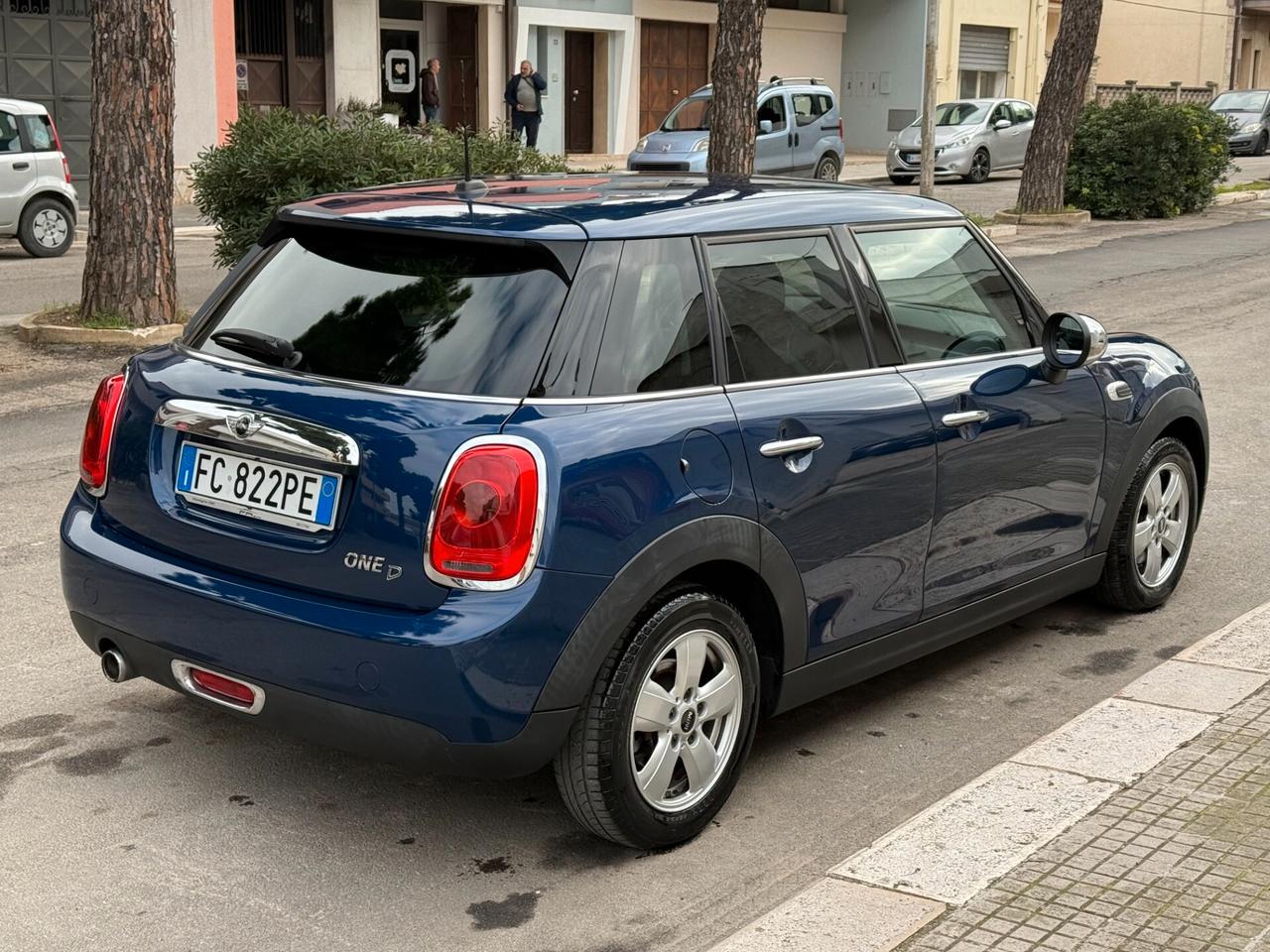 Mini 1.5 One D 95CV 5P *LUCI LED AMBIENT – 2016