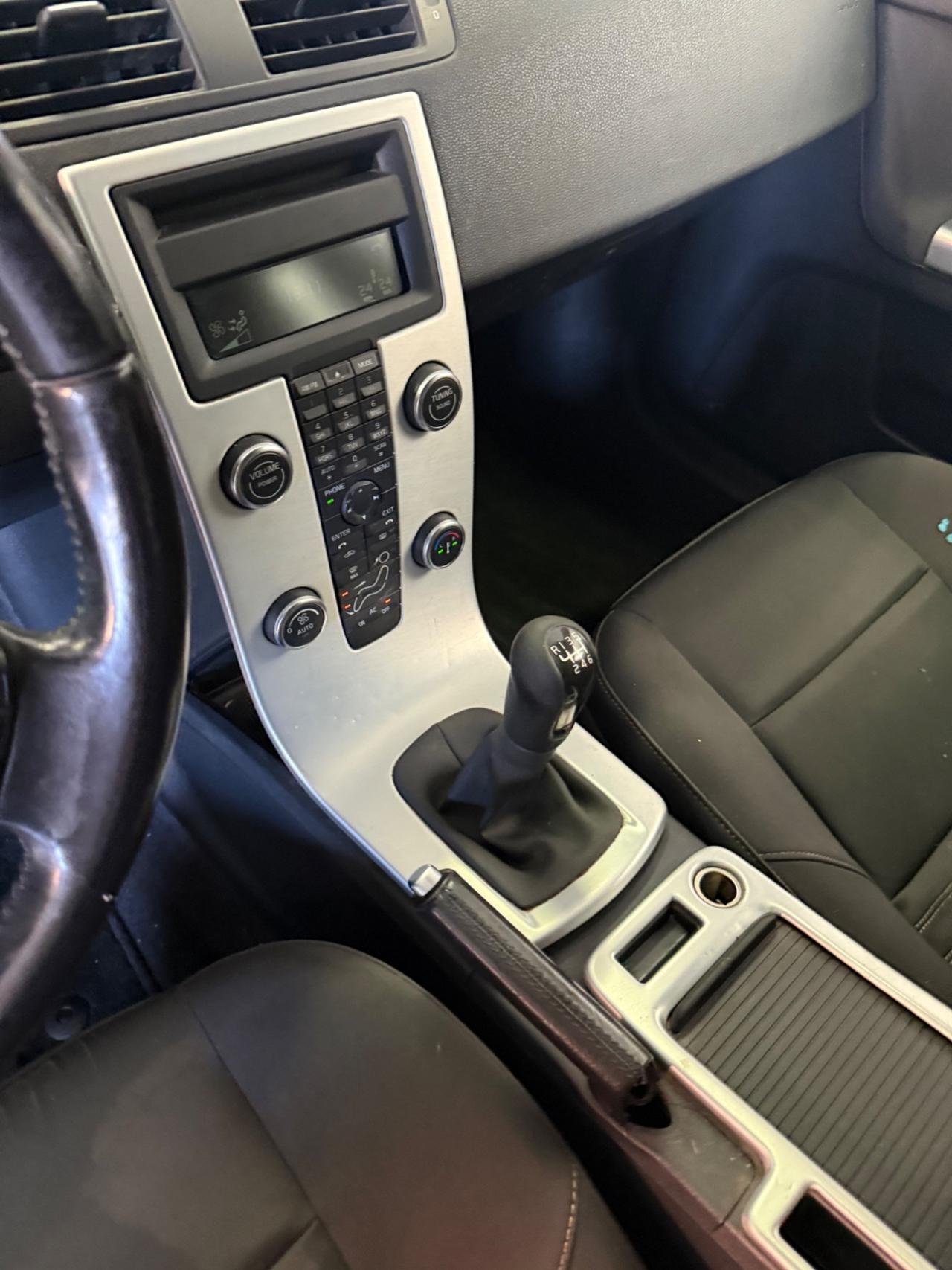 Volvo V50 D2 R-design
