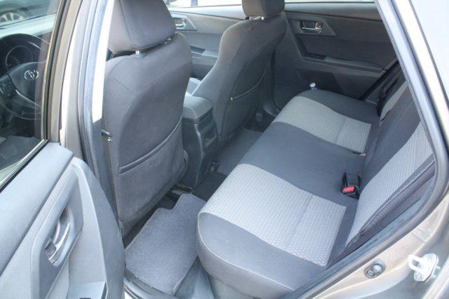 TOYOTA Auris Touring Sports 1.8 Hybrid Lounge