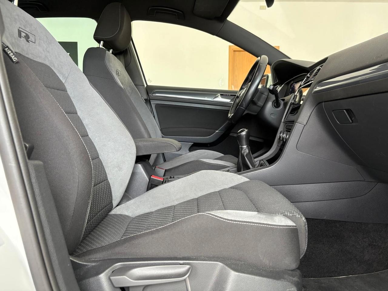 Volkswagen Golf 1.5 TSI 5p. R-LINE