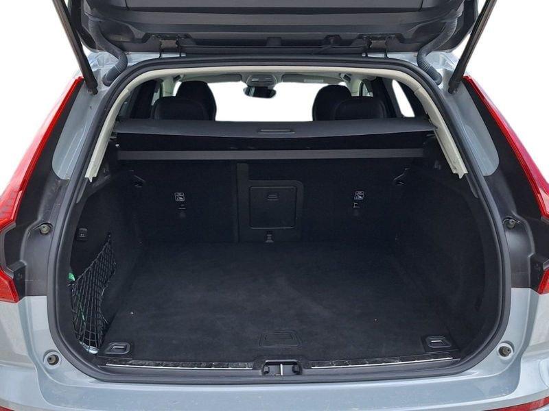 Volvo XC60 B4 197+12 CV Automatica Mild Hybrid Plus Dark