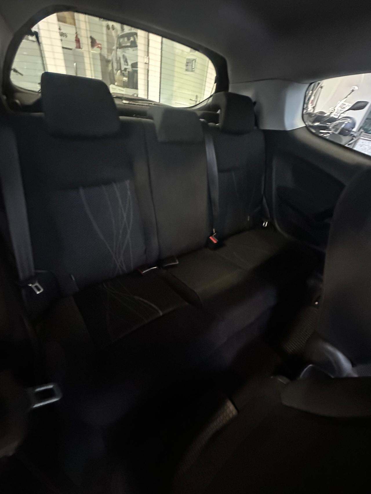 Peugeot 208 1.4 HDi 68 CV 3 porte Access