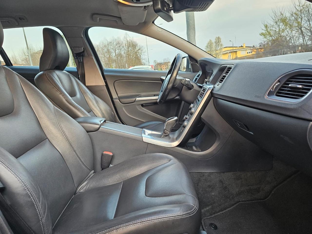 Volvo V60 2.0 D4 181cv Summum*Pelle*Navi*Pdc*Euro6*