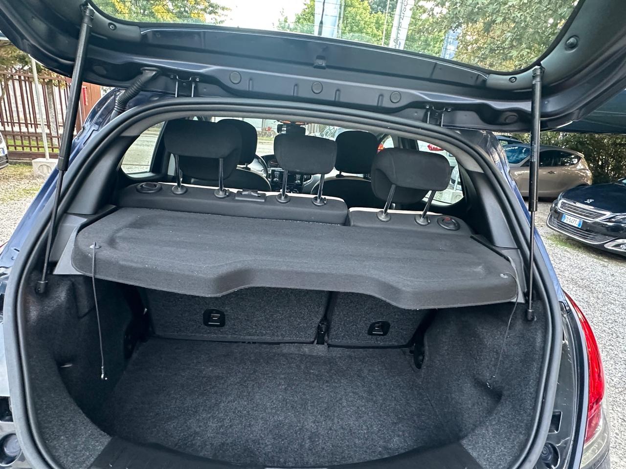 Lancia Ypsilon 1.2 69 CV 5 porte Silver