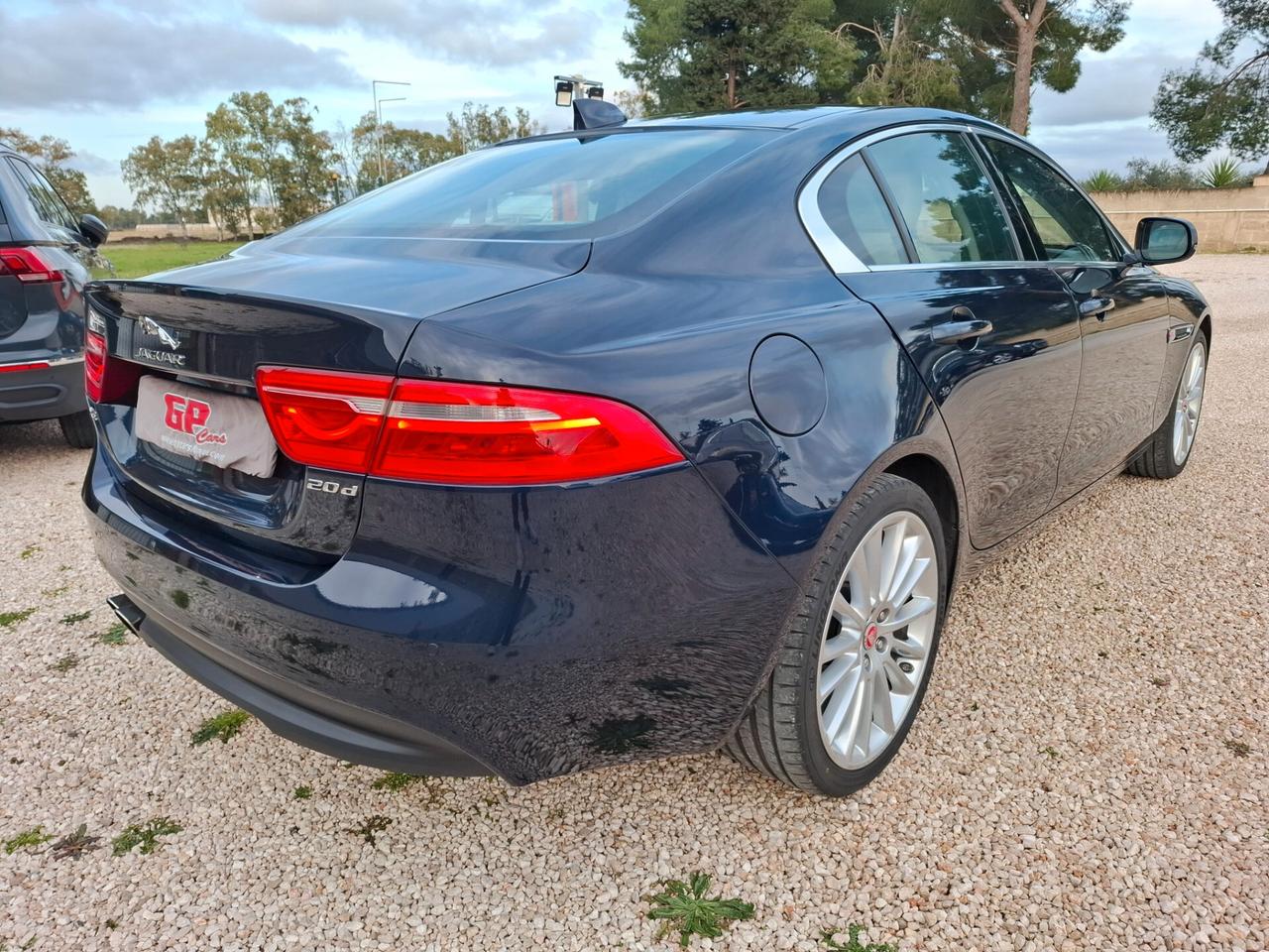 Jaguar XE 2.0 D 180cv *SOLO 23.000 KM*