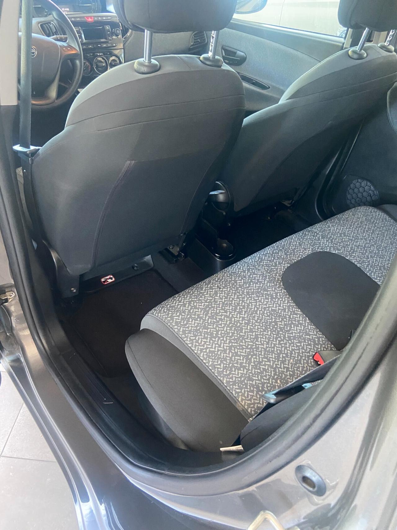 Lancia Ypsilon 1.0 FireFly 5 porte S&S Hybrid Silver